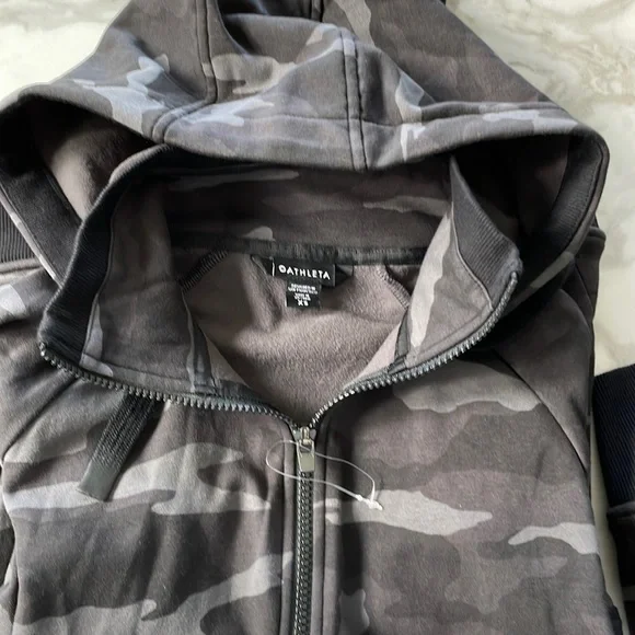 NWOT ATHLETA TRIUMPH PRINTED HOODIE. - Picture 3 of 7